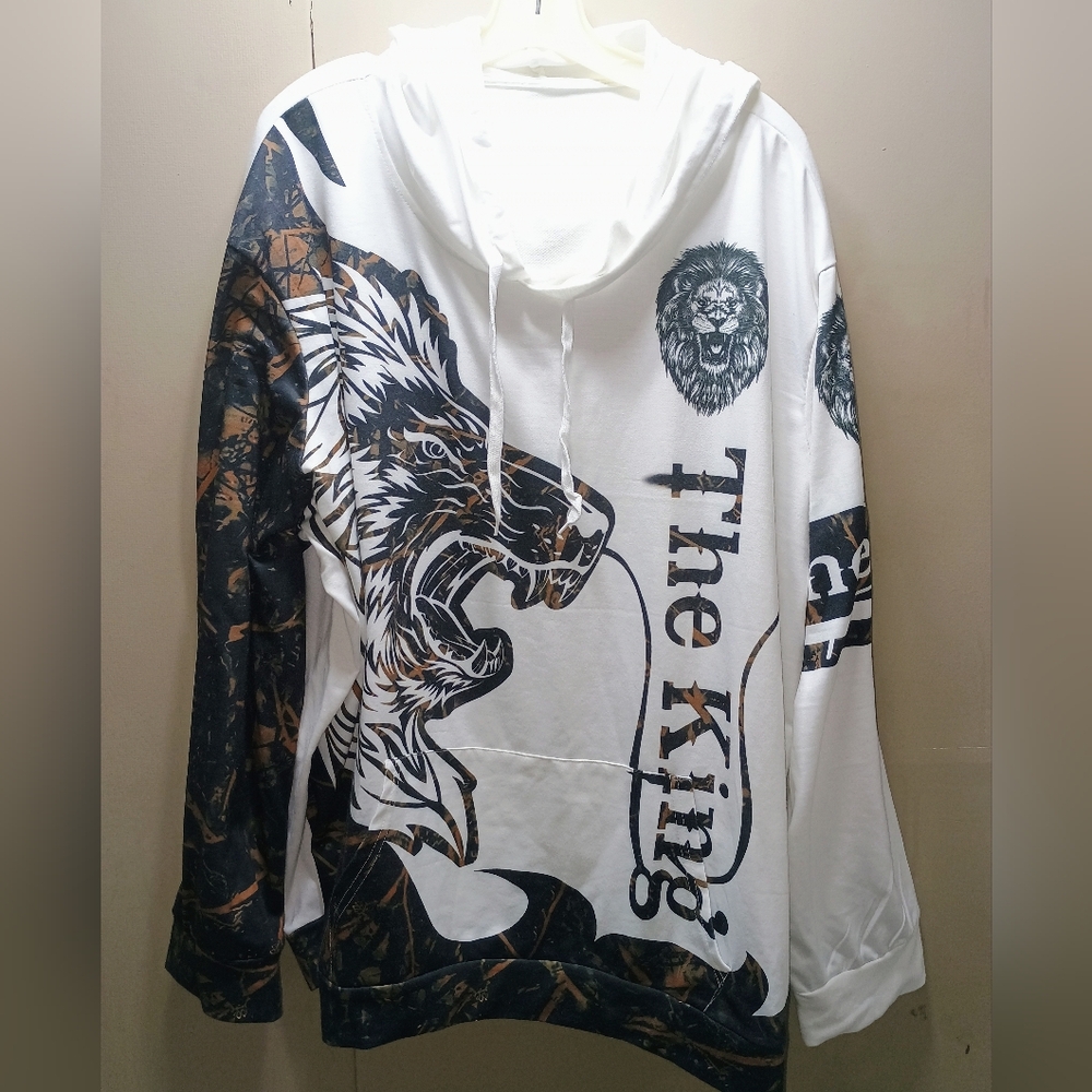 NWOT 3D-printed lion graphic pullover hoodie